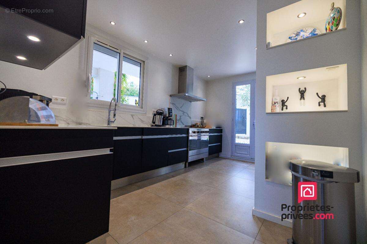 Maison à LES ISSAMBRES