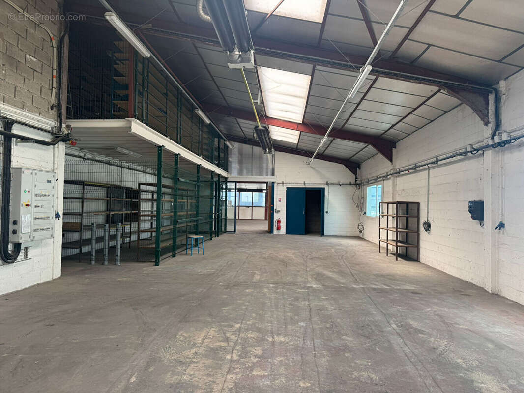 Bâtiment d'activité avec bureaux - 2245 m² - Zone Reims/Tinqueux - photo 6