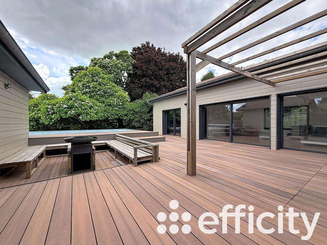 Maison 235 m² à Communay  - photo 8