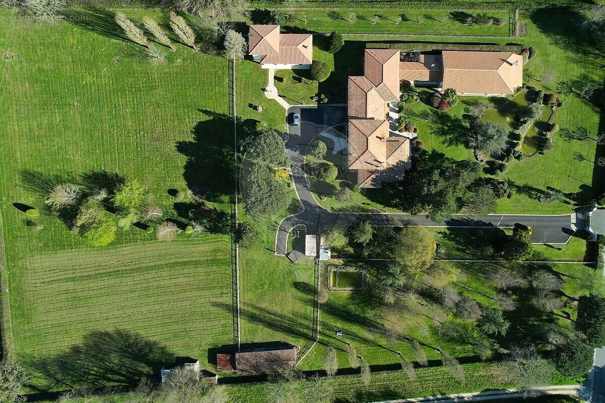 Maison à FONTCOUVERTE