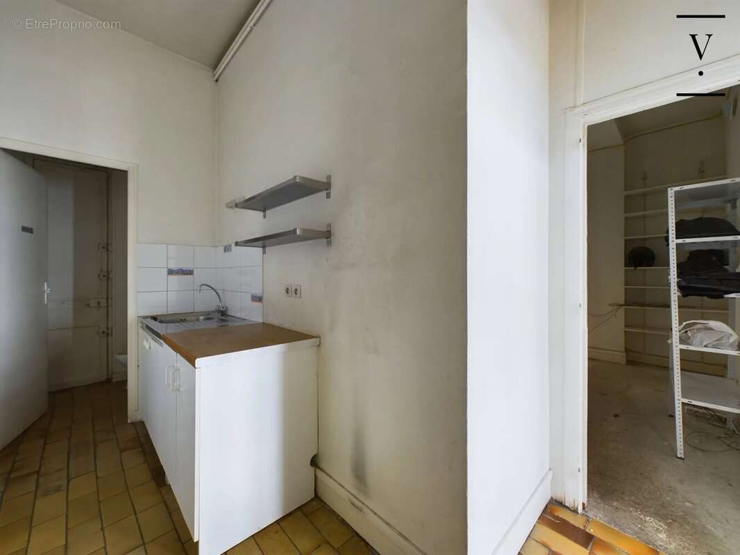 Commerce à PARIS-6E