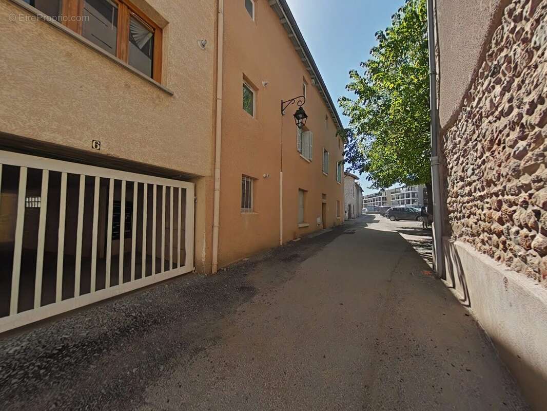 Appartement à SAINT-JUST-SAINT-RAMBERT