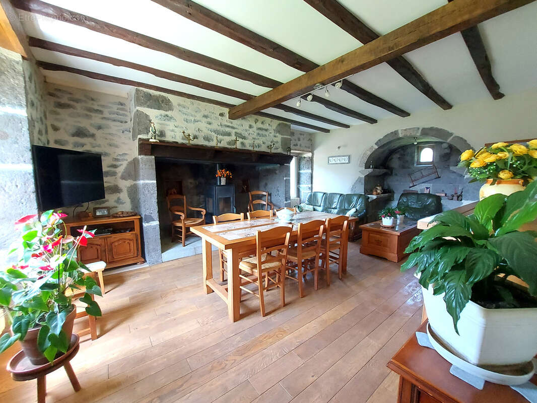 Maison à LAROQUEVIEILLE