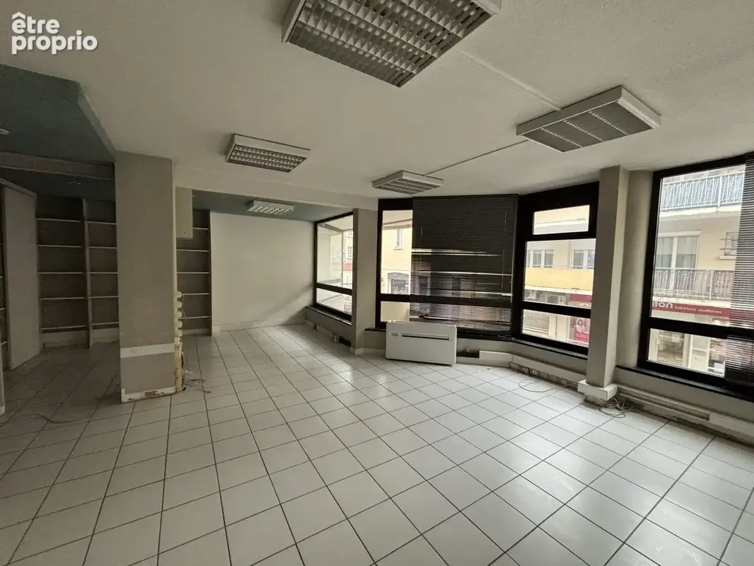 BUREAU 1ER ETAGE