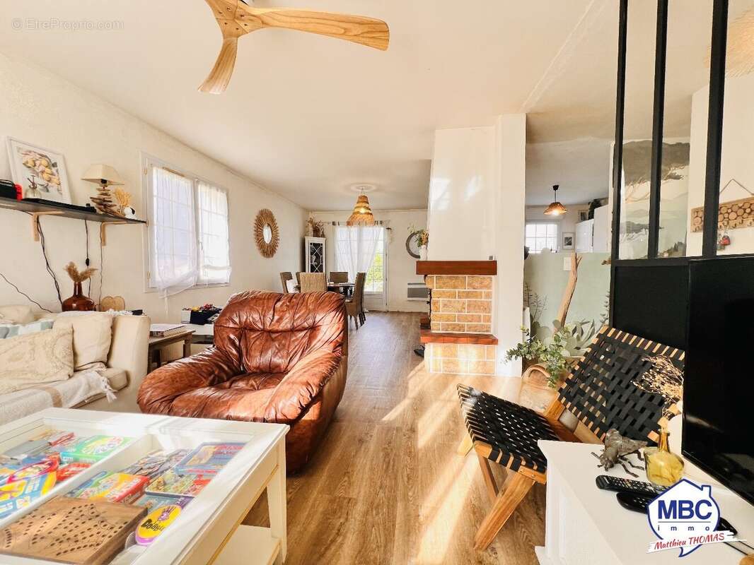 Maison à SAINT-PIERRE-MONTLIMART