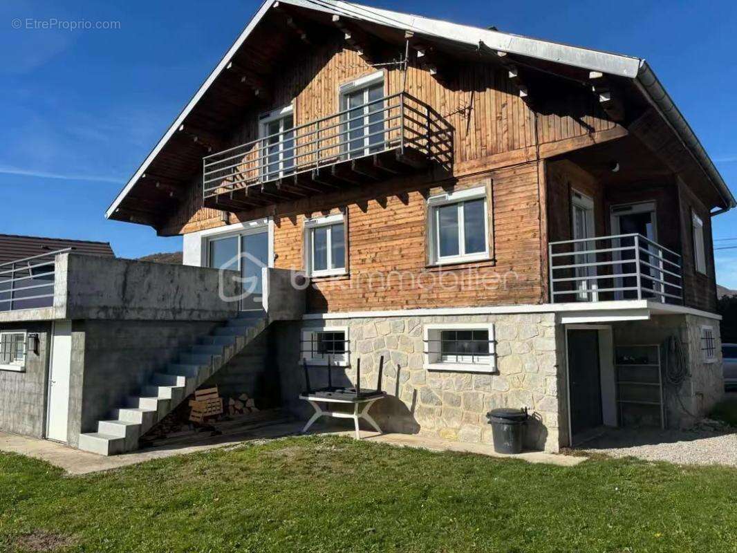 Maison à GRESY-SUR-AIX