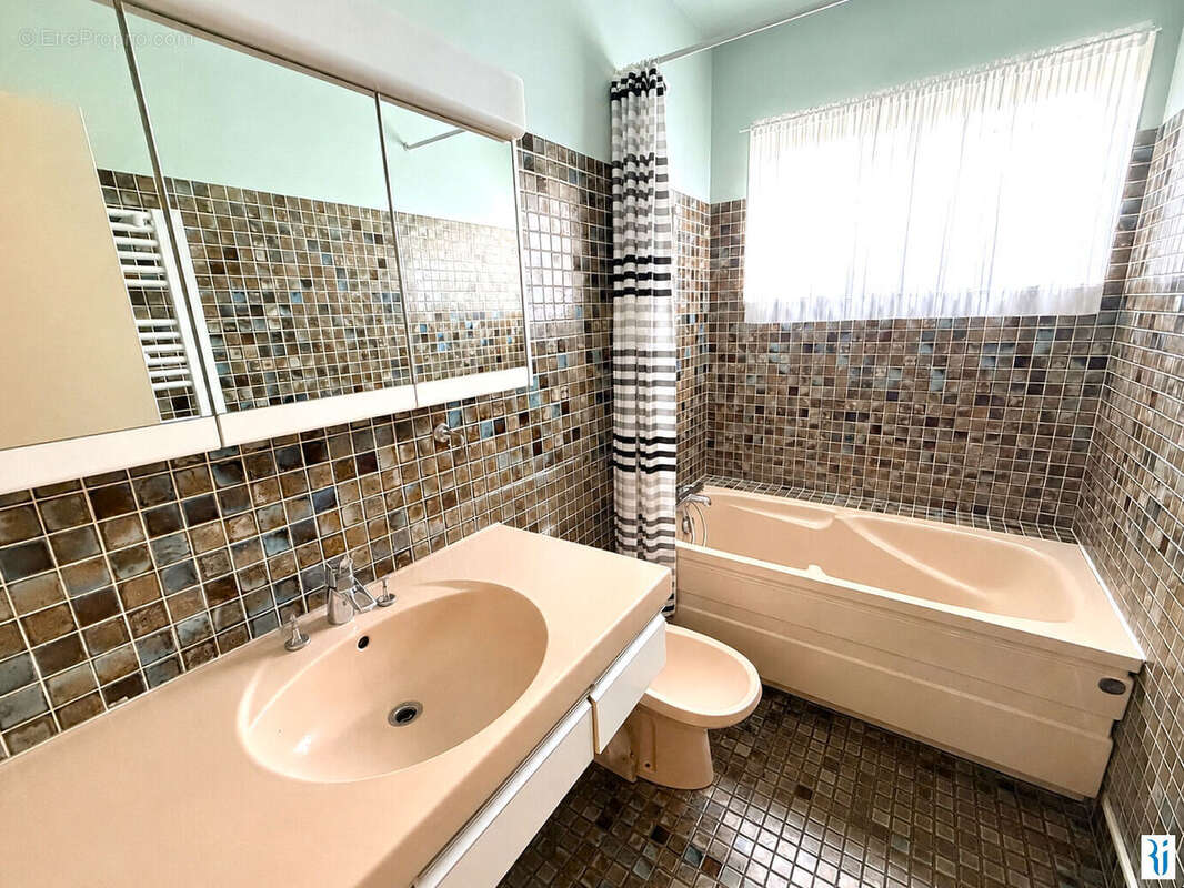 Maison 194 m² à Bonsecours  - photo 11