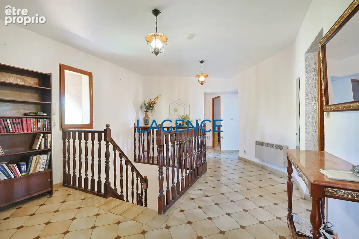 Hyeres proche commodités villa 260m2 avec piscine au calme - photo 9