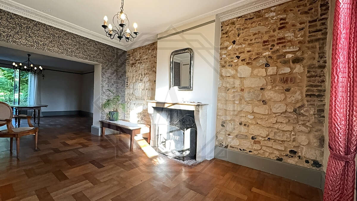 Maison à VILLENEUVE-LES-SABLONS