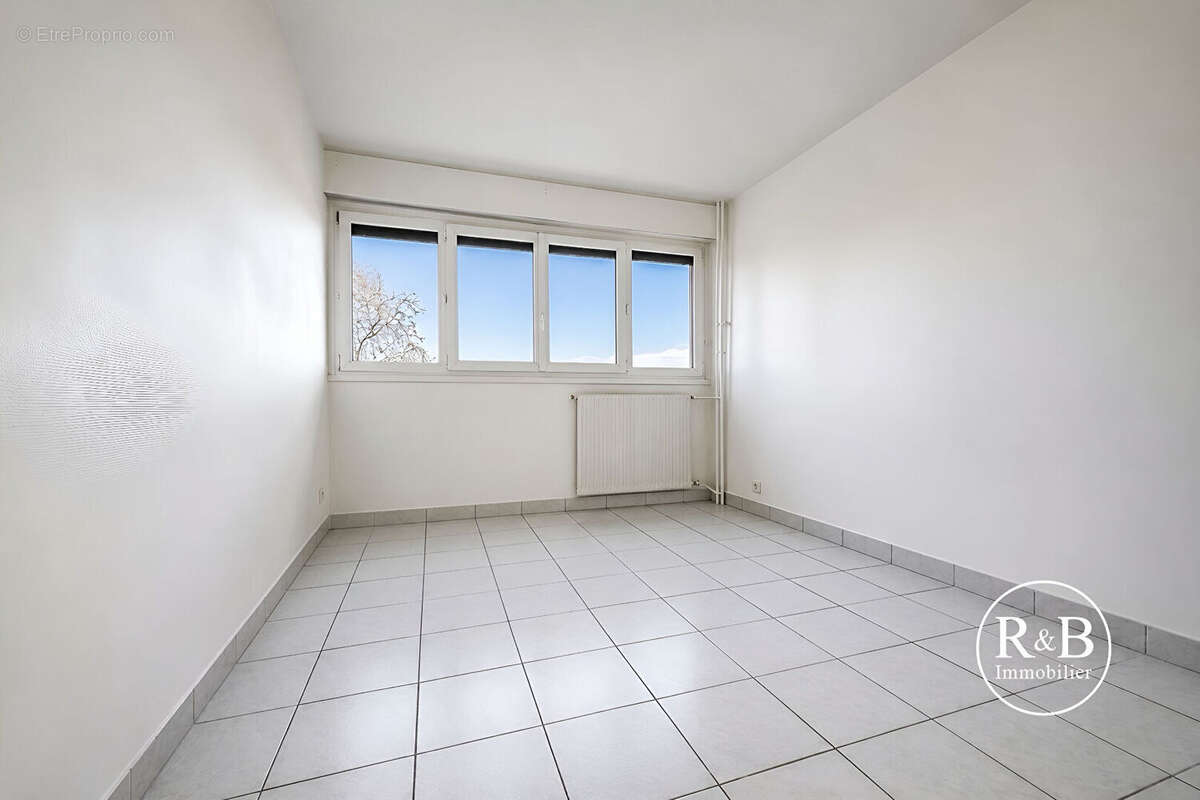 Appartement à LES CLAYES-SOUS-BOIS