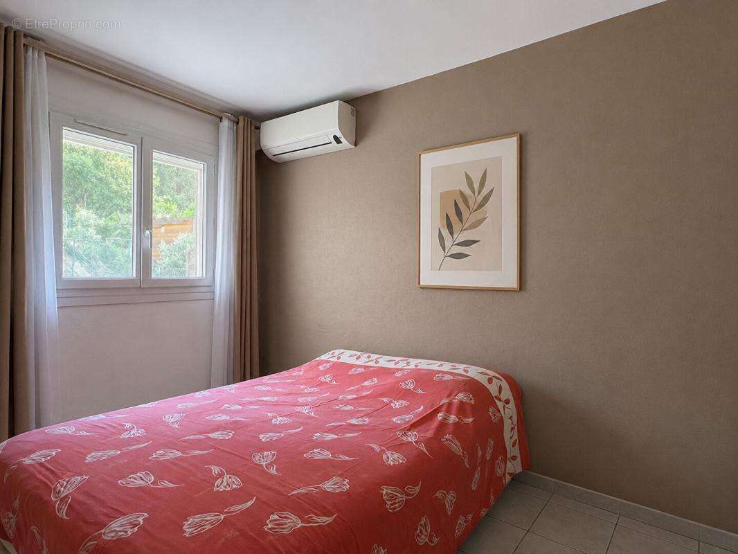 Maison à LA ROQUETTE-SUR-SIAGNE