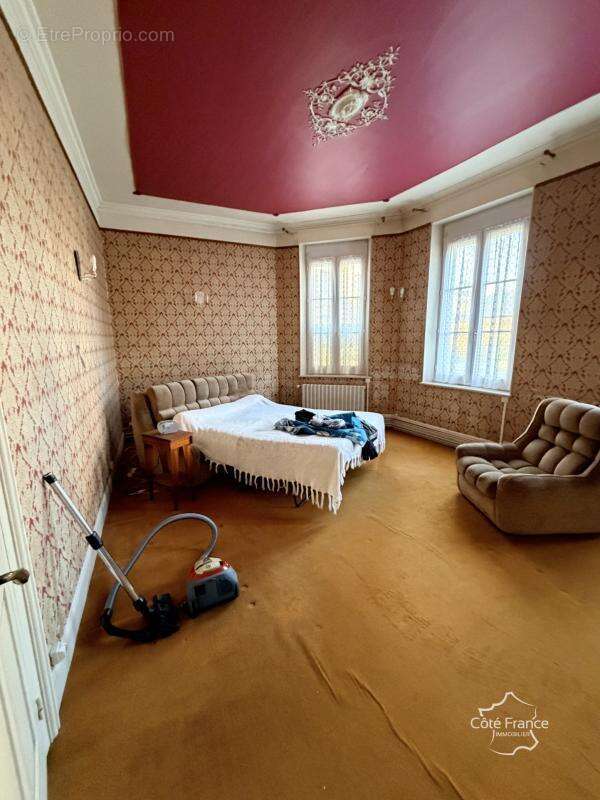 Maison à CRECY-SUR-SERRE