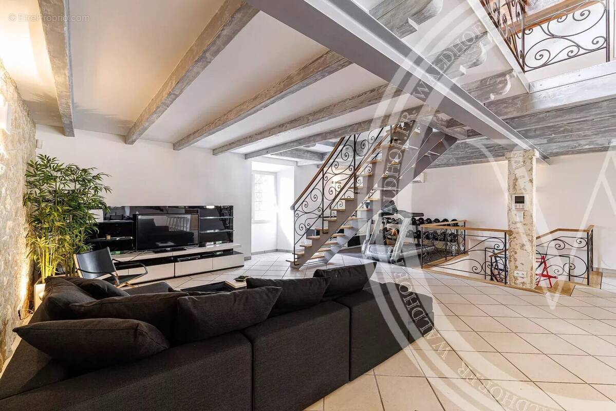 Appartement à LA TURBIE