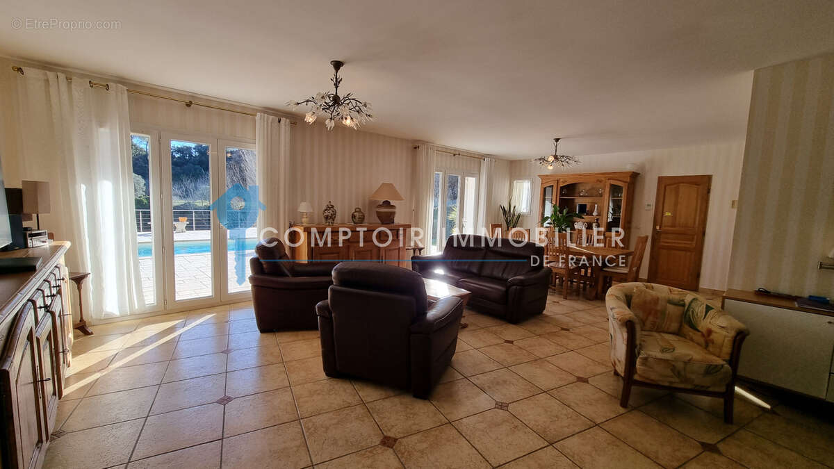 VAR (83) - À VENDRE - LA MOTTE - Superbe Villa 4 chambres avec piscine dans un environnement bucolique - photo 17