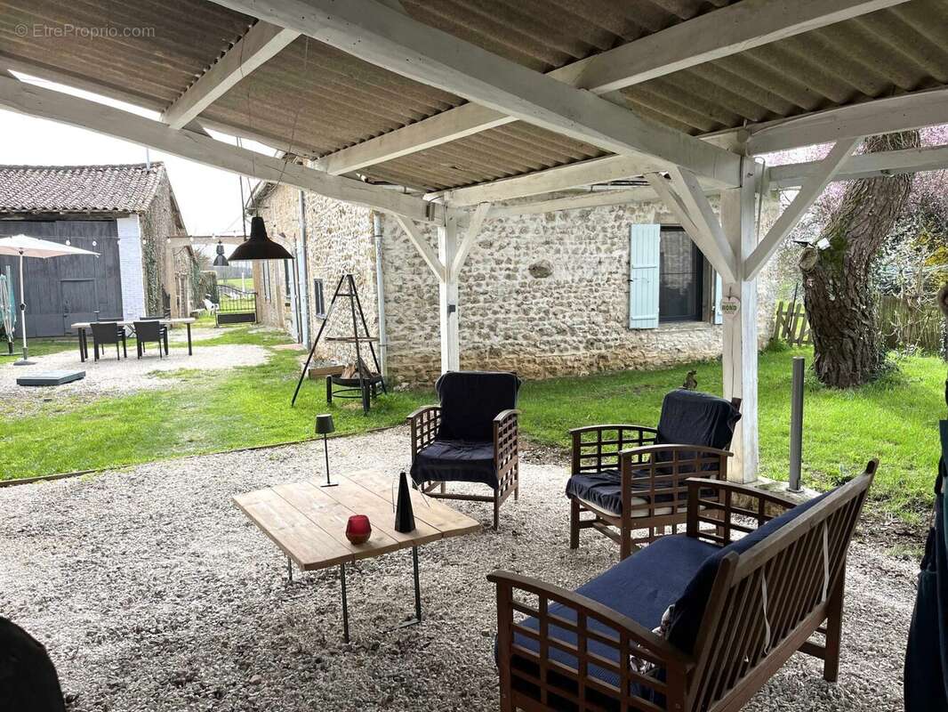 Maison à CHASSENEUIL-SUR-BONNIEURE