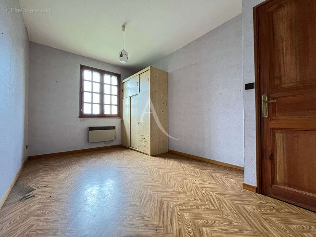 Maison familiale de 135m² avec 5 chambres sur une belle parcelle de près de 7000m² - photo 6