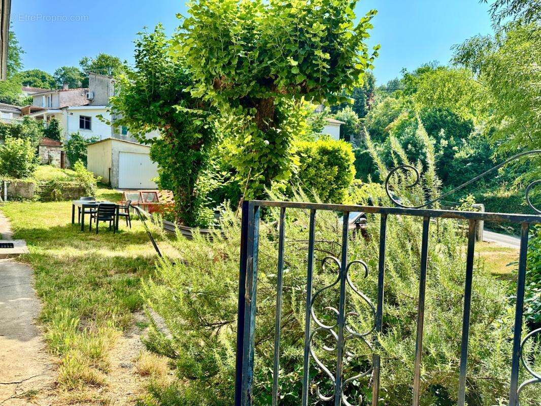 Authentique maison en pierre de plain-pied 112m2 avec 4 chambres et jardin - photo 4