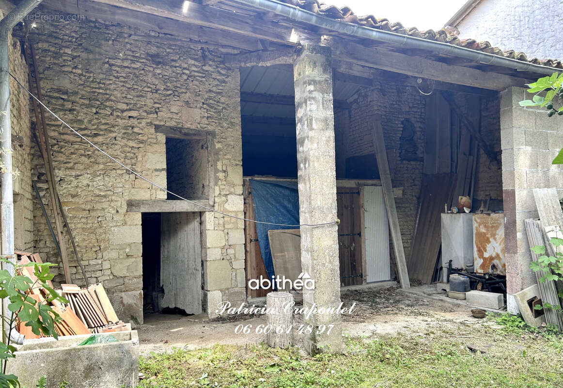 Coulonges, maison de village de 178 m2 à rénover - photo 10