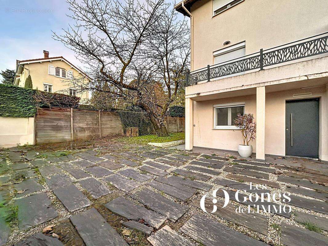 Maison à TASSIN-LA-DEMI-LUNE