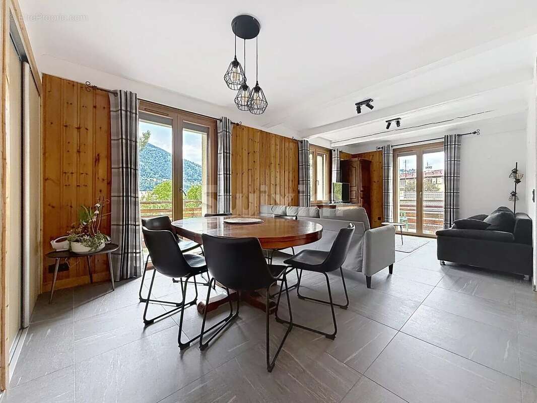 Grande maison composee de 2 appartements et garage - photo 14