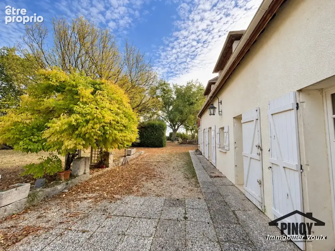 Du charme et du potentiel à Chevry-en-Sereine - Maison ancienne avec jardin de 1 882 m2 à Chevry-en-Sereine - photo 12