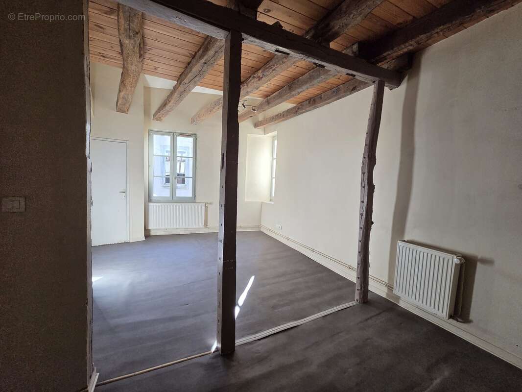 Appartement à SAINT-LEONARD-DE-NOBLAT