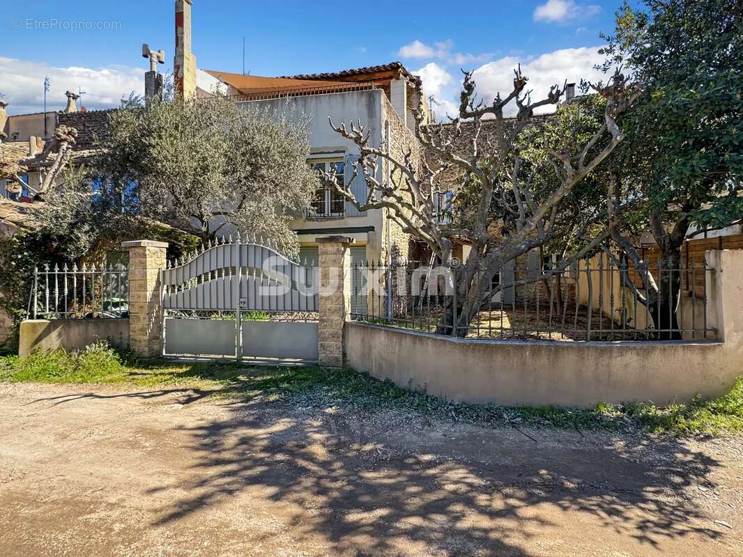 Maison à SAINTE-CECILE-LES-VIGNES