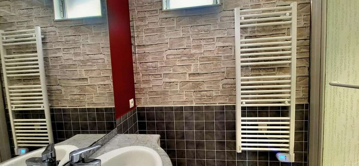 LE HOULME : Maison de Ville rénovée de 75 m² avec 3 CH, Terrasse et bâtiment annexe - Prix attractif ! - photo 6