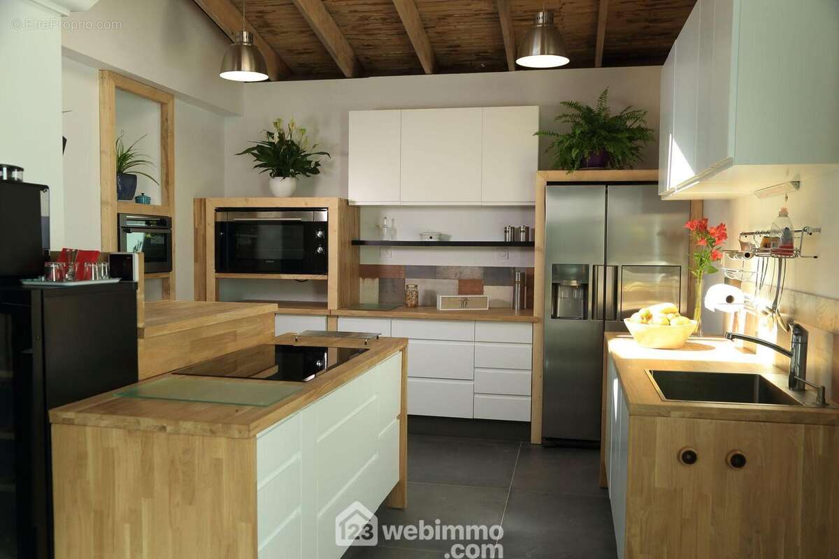 Equipée d'une cuisine fonctionnelle - Maison à MENOMBLET