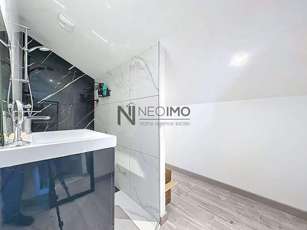 Maison à NEUFCHATEAU