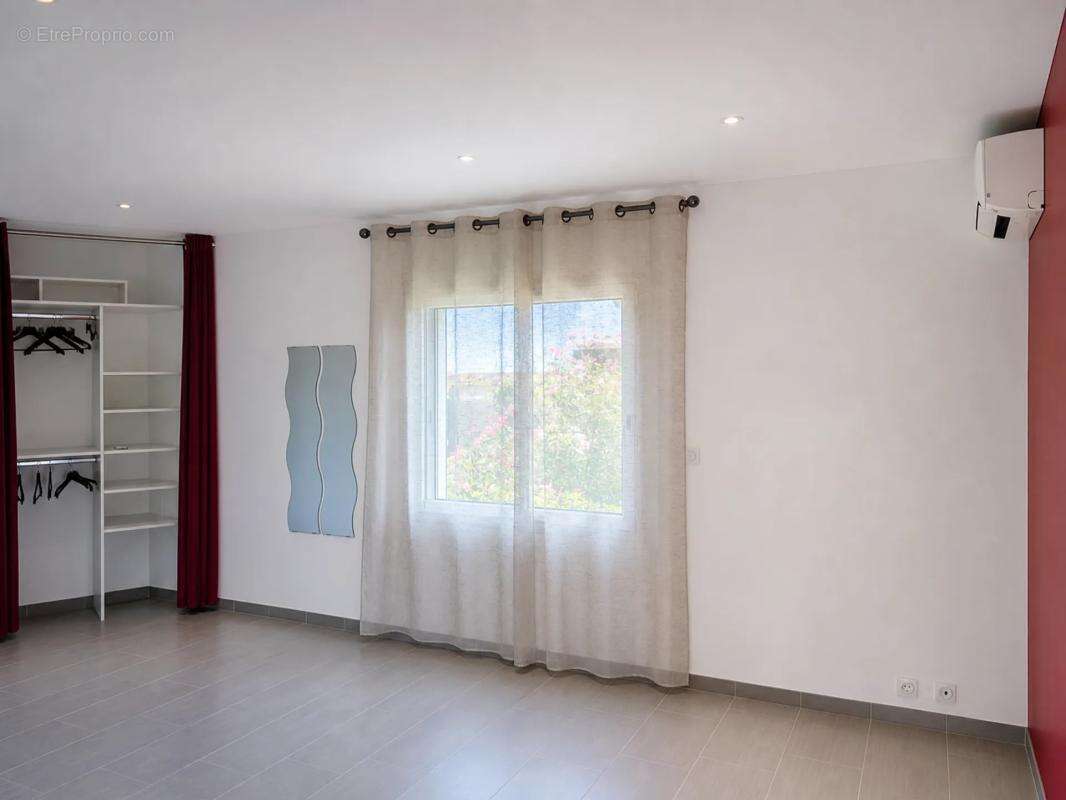 Villa 4 faces – plain-pied – 170 m² – piscine - photo 10