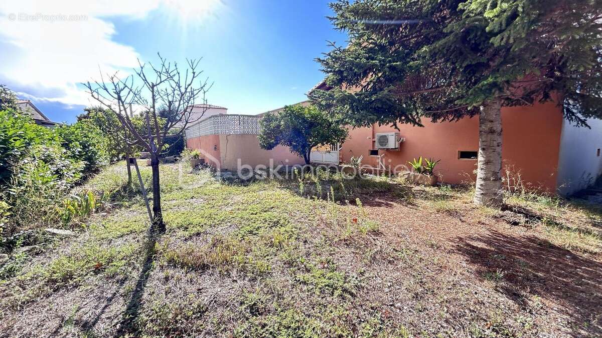 Maison à PEZILLA-LA-RIVIERE