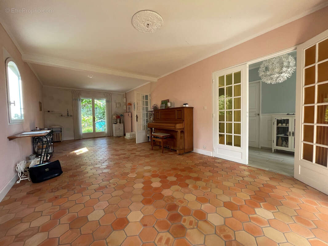 Maison à SAINT-BARTHELEMY-D'ANJOU