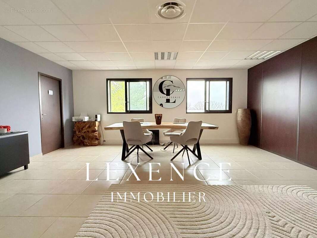 Commerce à EGUILLES