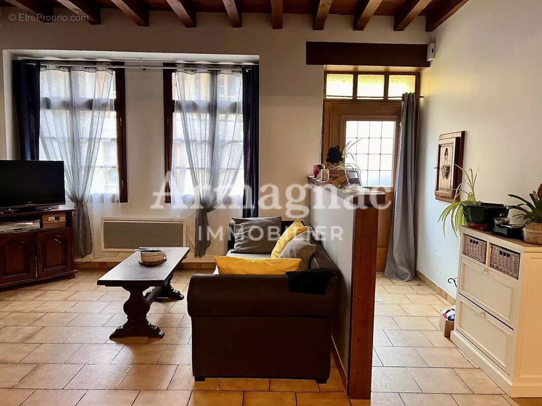 Maison à VIC-FEZENSAC