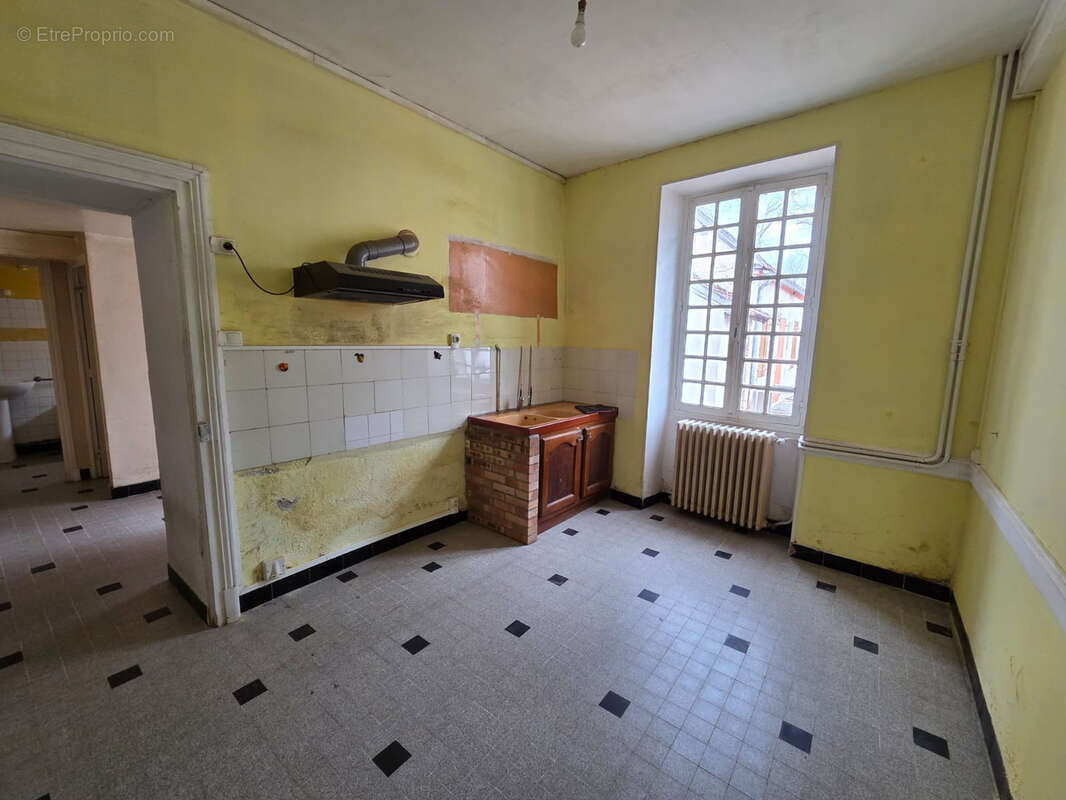 Maison à MONTAIGU-LE-BLIN