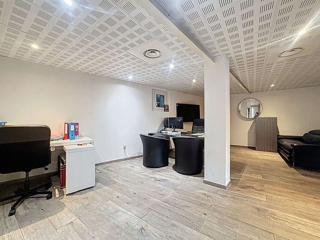 Commerce à LUNEL-VIEL