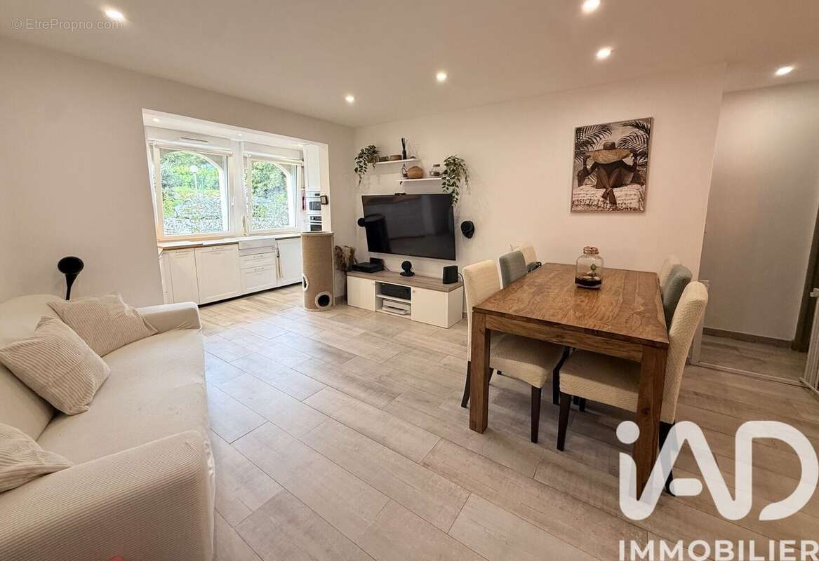 Photo 3 - Appartement à PLAN-DE-LA-TOUR