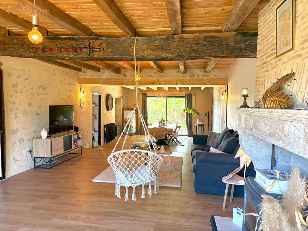 Grande maison familiale rénovée avec charme et modernité - photo 5
