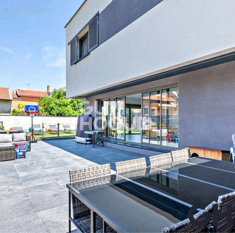 Maison à VILLEURBANNE
