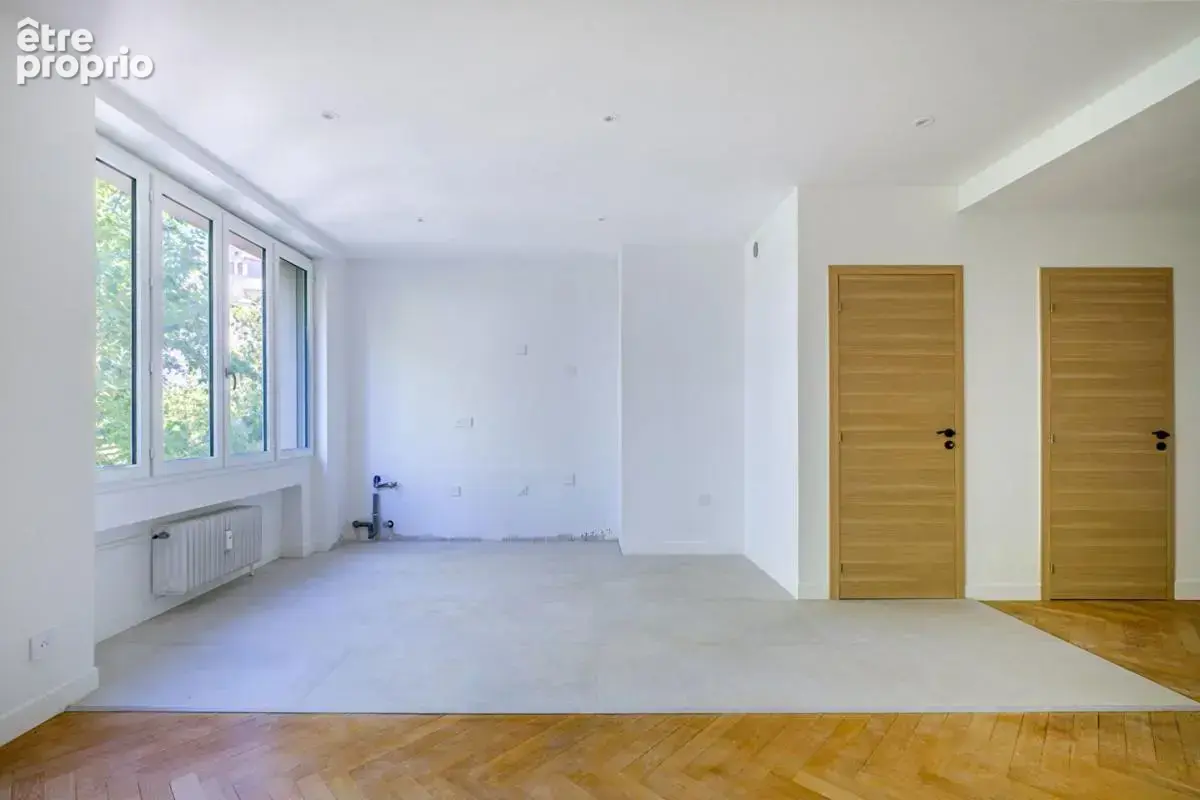 Vente appartement T5, fraichement rénové, balcon, sans vis à vis - quartier Saxe - photo 3