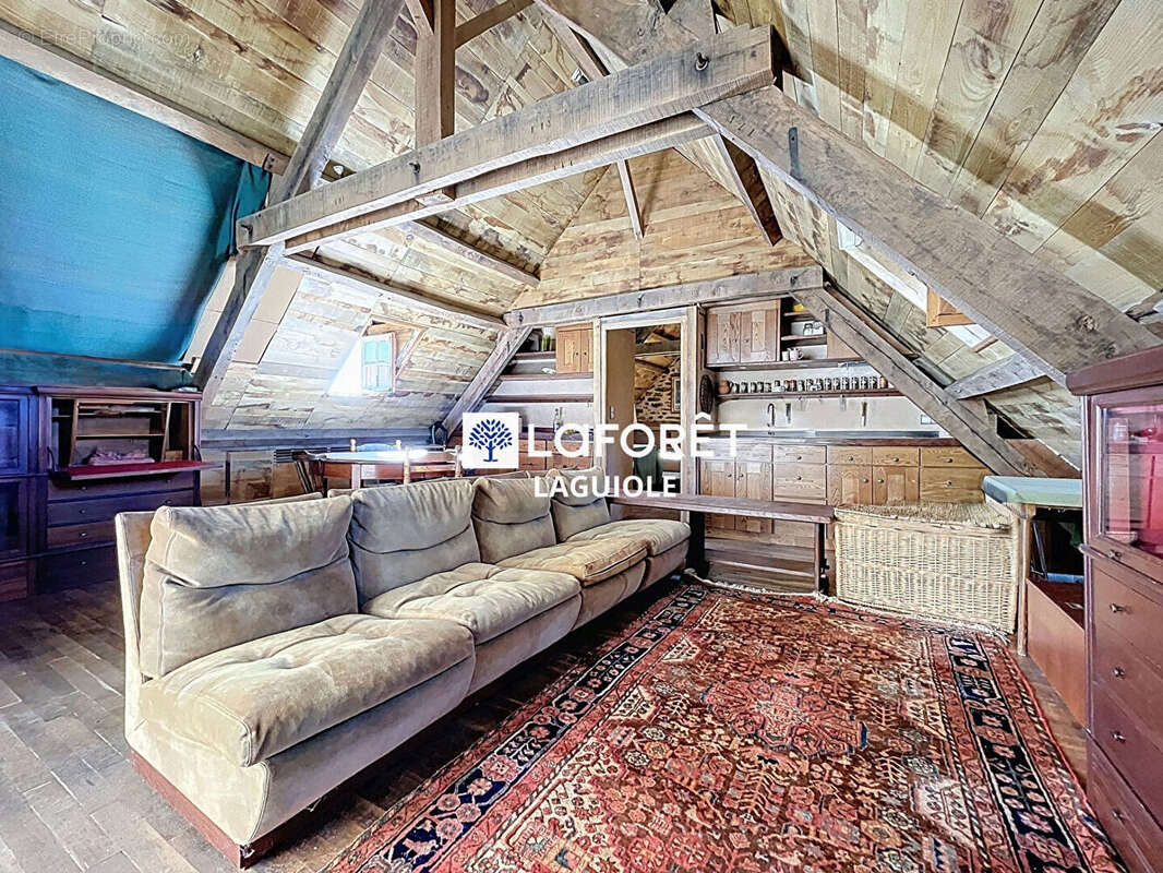 Maison à LACROIX-BARREZ