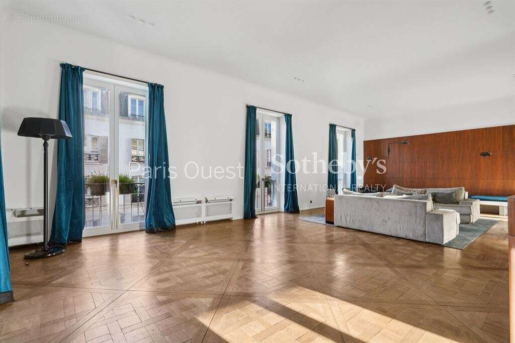 Appartement à NEUILLY-SUR-SEINE