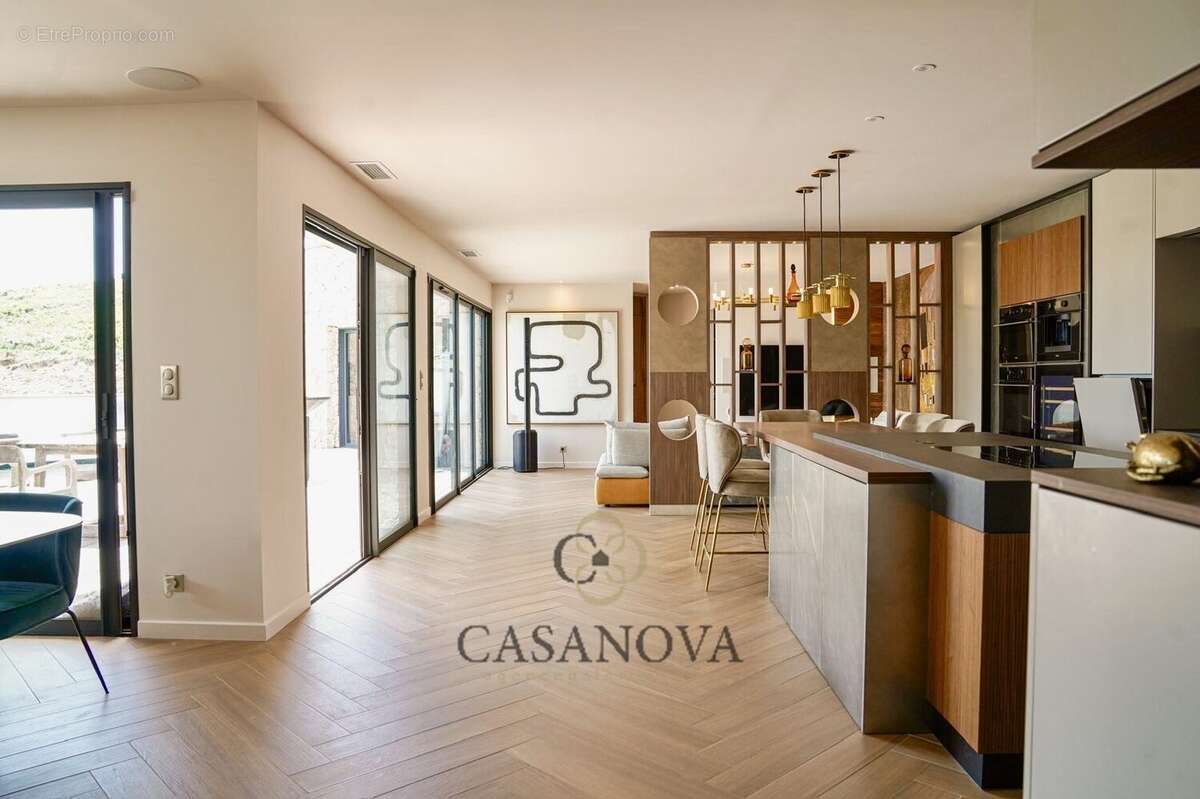 Villa contemporaine surplombant les étangs - photo 12