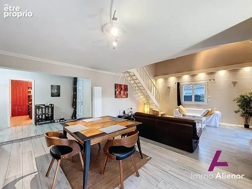 Maison 9 pièces 220 m² à vendre à Merignac (33700) - photo 4