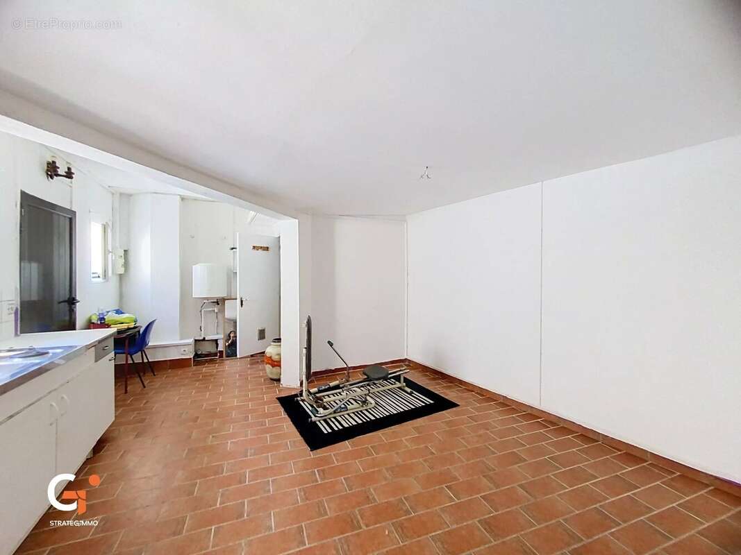 Maison individuelle - 95 m²  + 3 dépendances   -  PETIT COURONNE - photo 2