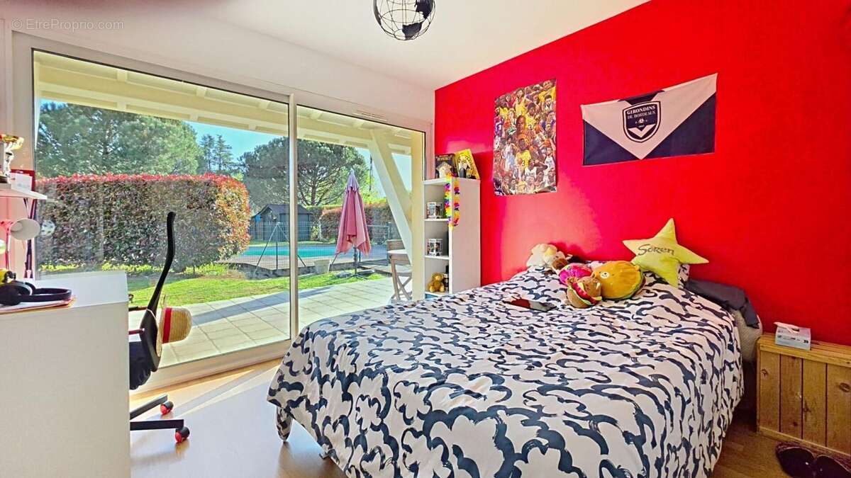 Maison récente aux prestations soignées avec piscine dans un environnement résidentiel recherché - photo 7