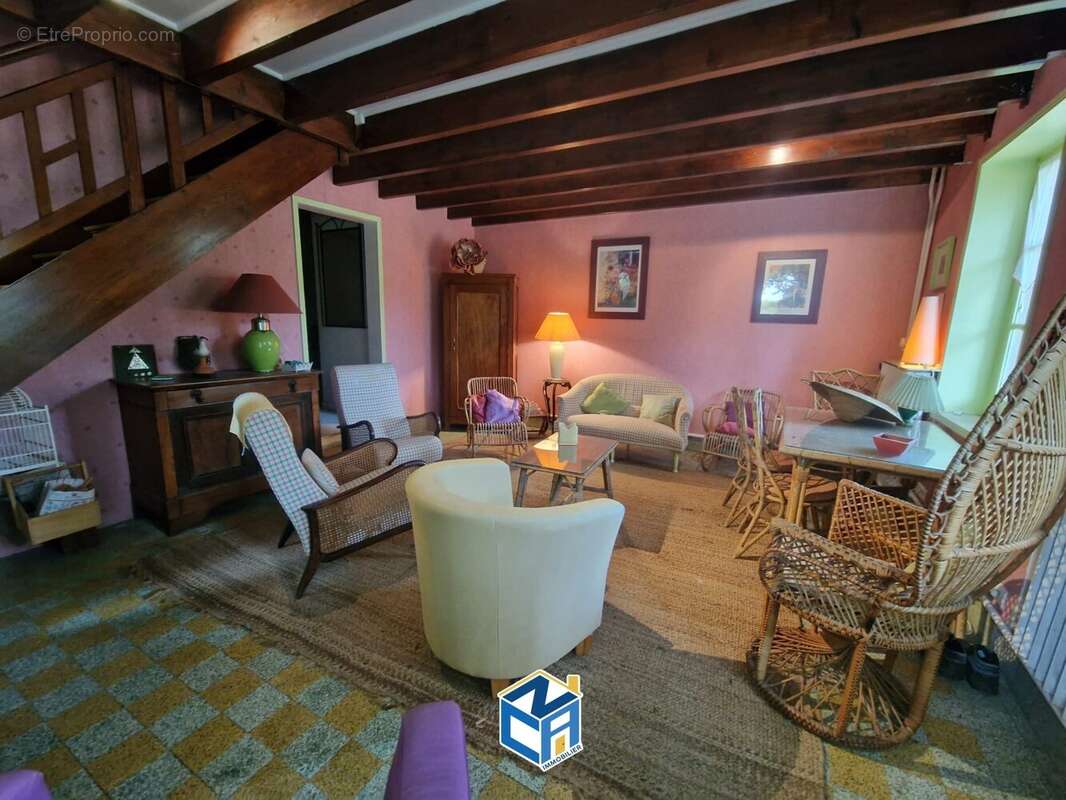 Maison à VILLAINES-LES-ROCHERS