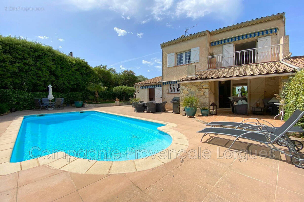 Maison à ROQUEBRUNE-SUR-ARGENS