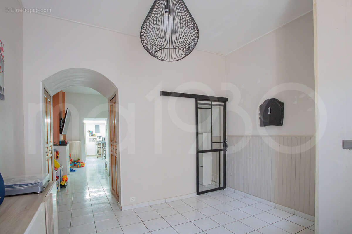 De beaux volumes: 3 chambres, dressing et aucun travaux - photo 6